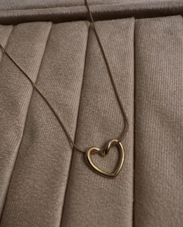heart hollow necklace