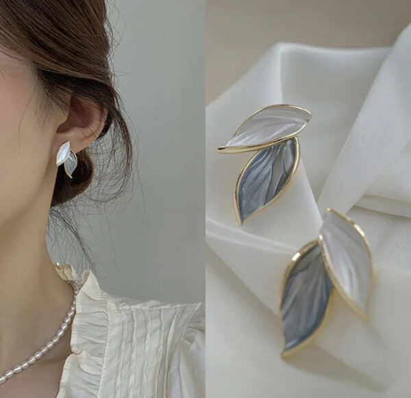 petal earrings