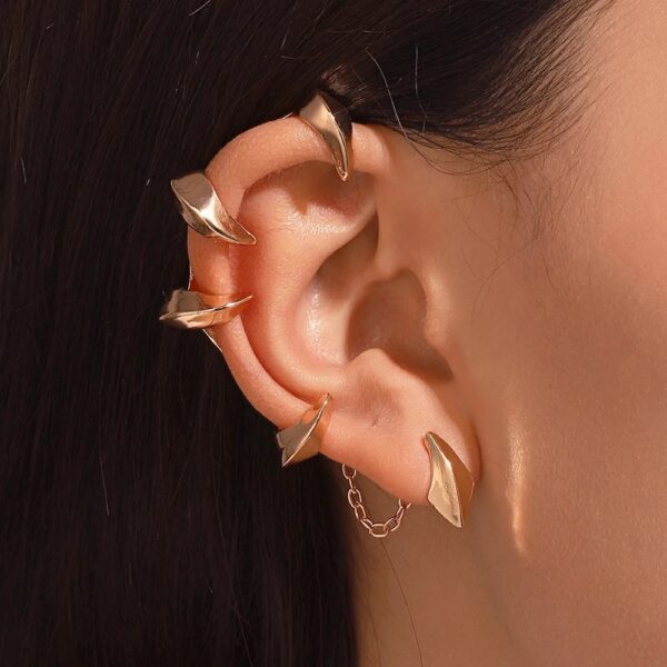 Gothic earcuff