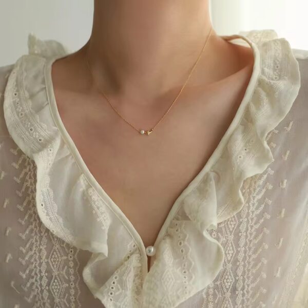 minimal necklace 🐬