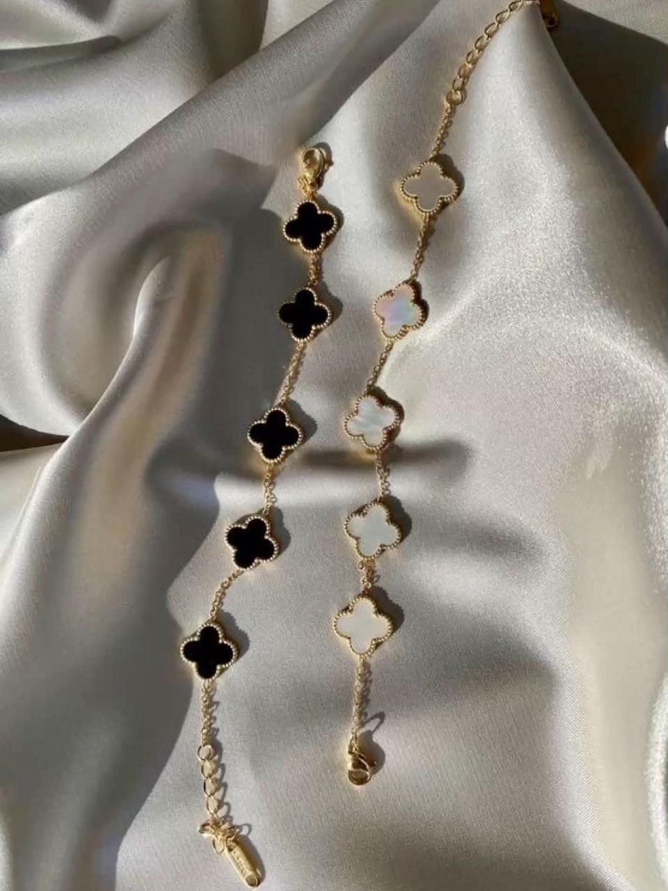 Adjustable clover bracelet